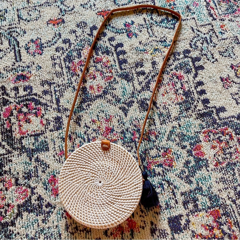 NWOT✨ round straw rattan crossbody bag 🤎